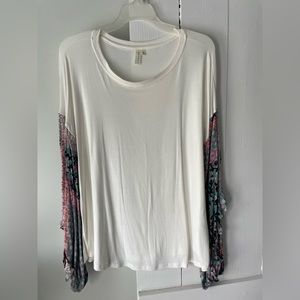 Balloon sleeve top with ruffle detail